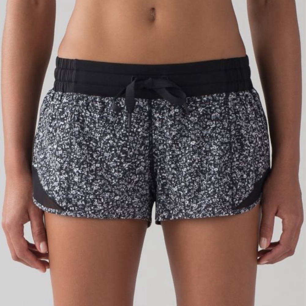 Lululemon | Hotty Hot Short II - Mini Tropical Shadow Starlight Multi